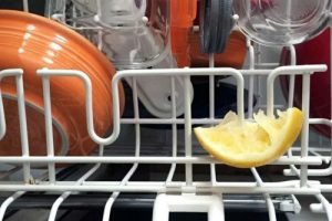 Bulaşık Makinesine Limon suyu Koyun